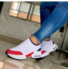 Cargar imagen en el visor de la galería, Zapatillas de cuero de moda, Zapatos planos transpirables con cuña para caminar, Zapatos vulcanizados, informales, sin cordones, tenis rojos, nuevos Zapatos para Mujer
