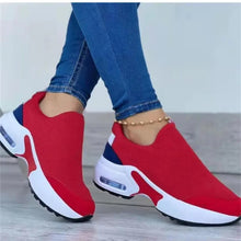 Cargar imagen en el visor de la galería, Zapatillas de cuero de moda, Zapatos planos transpirables con cuña para caminar, Zapatos vulcanizados, informales, sin cordones, tenis rojos, nuevos Zapatos para Mujer
